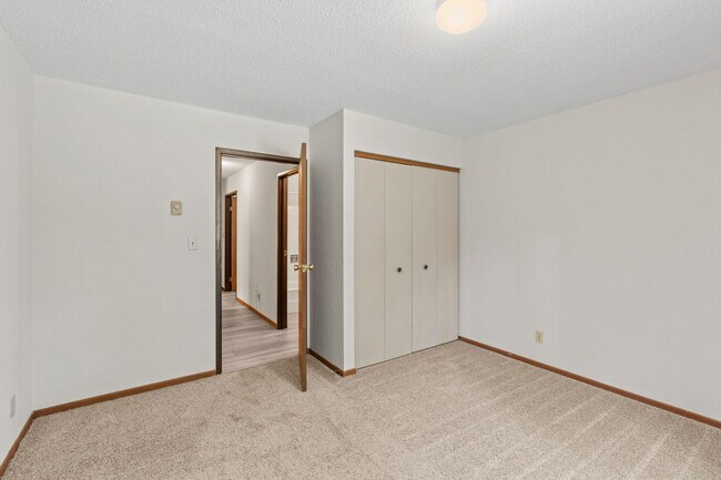 Foto del edificio - Spruce Place Apartments