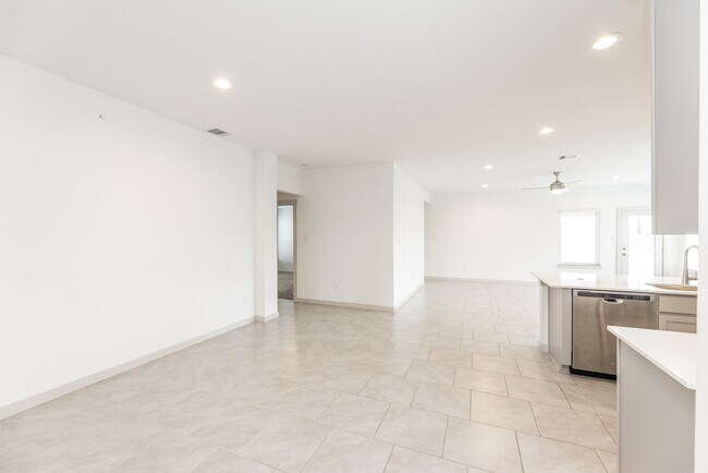 Building Photo - 28902 Yukon River Ct