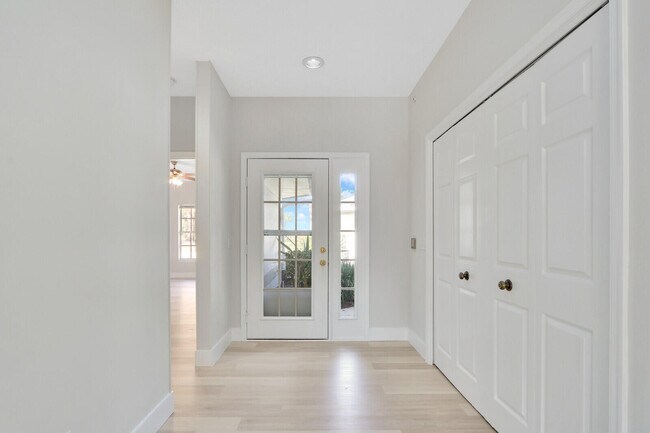 Foto del edificio - 7340 Pine Creek Way
