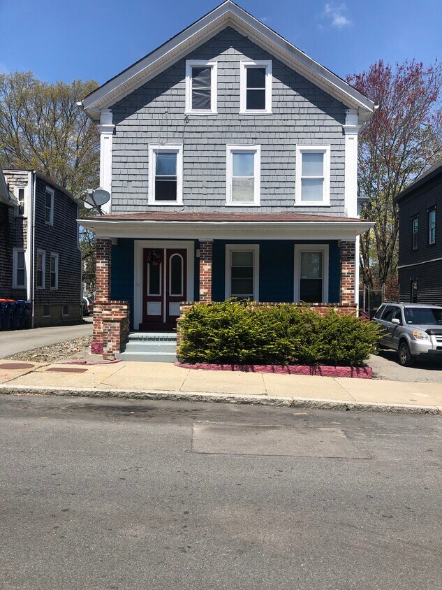 111 Maxfield St Unit 1, New Bedford, MA 02740 Apartments in New
