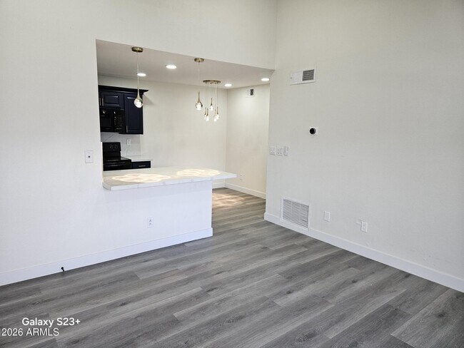 Foto del edificio - 623 W Guadalupe Rd