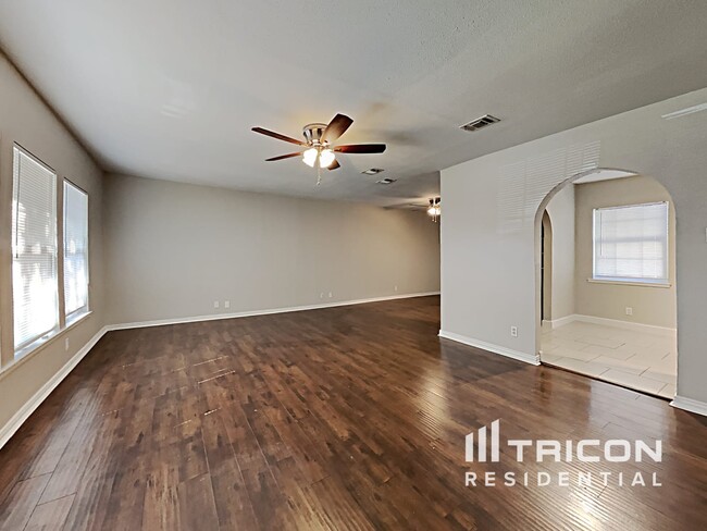 Building Photo - 423 Byrnes Dr