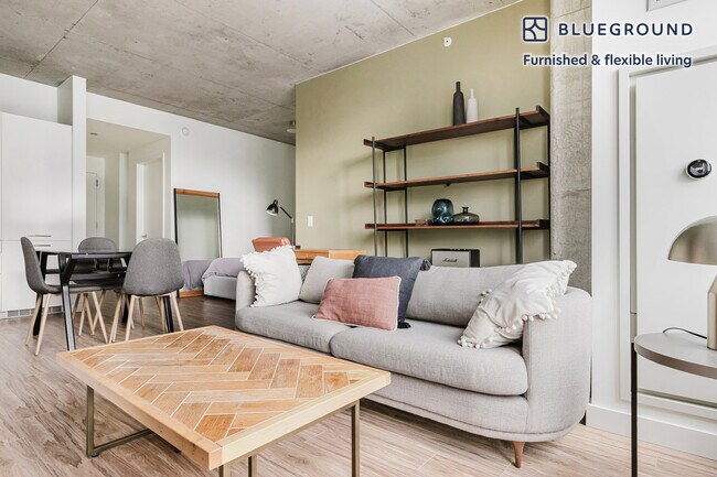 Foto del edificio - 165 N Desplaines St