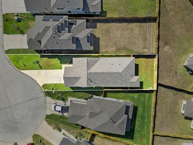 Building Photo - 14716 Pinion Ct