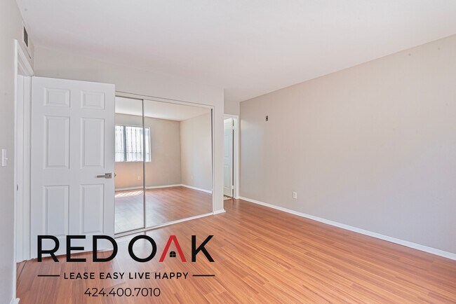 Building Photo - Spacious Two Bedroom with a Private Balcon...