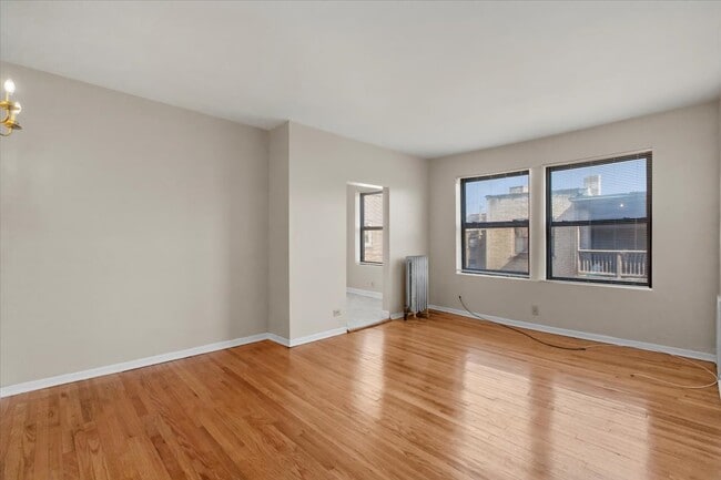 Building Photo - 1934 E 74th St