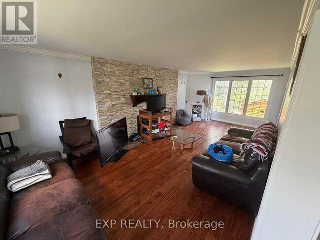 Building Photo - 1061 Plante Dr