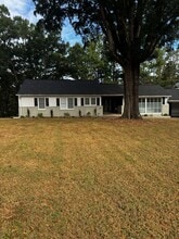 Building Photo - 2104 Hillcrest Ave