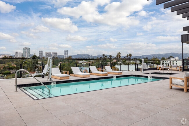 Rooftop Terrace & Pool - Ten310