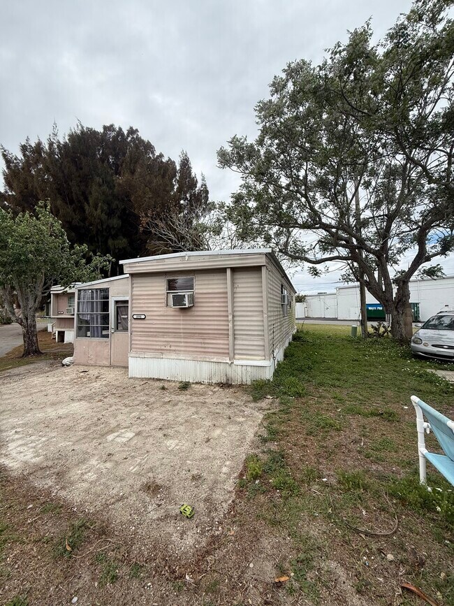 Building Photo - 920 Boardwalk Ln