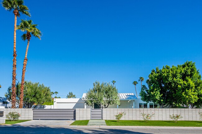 Building Photo - 2748 E Via Escuela