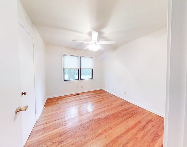 Foto del edificio - 1653 Mayhew St