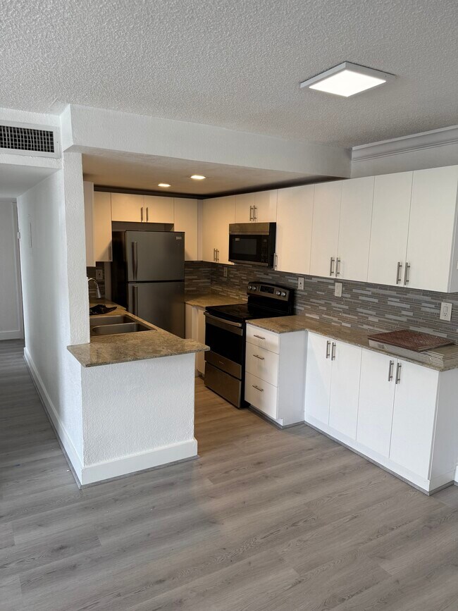 Foto del edificio - 606 W 81st St