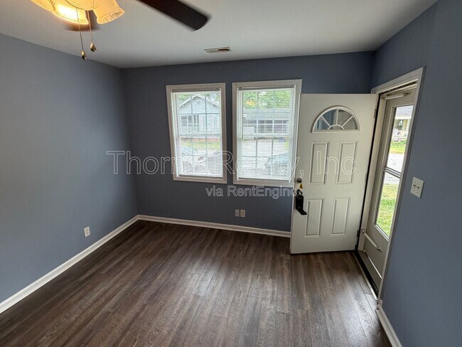 Foto del edificio - 704 Pinehaven Dr