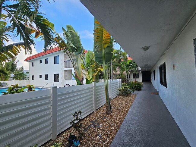 Foto del edificio - 2201 NE 36th St