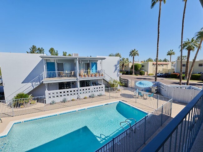 Building Photo - Charming Condo