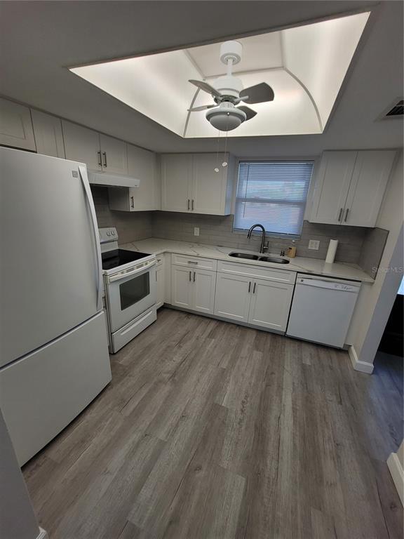 Building Photo - 1100 E Bay Dr