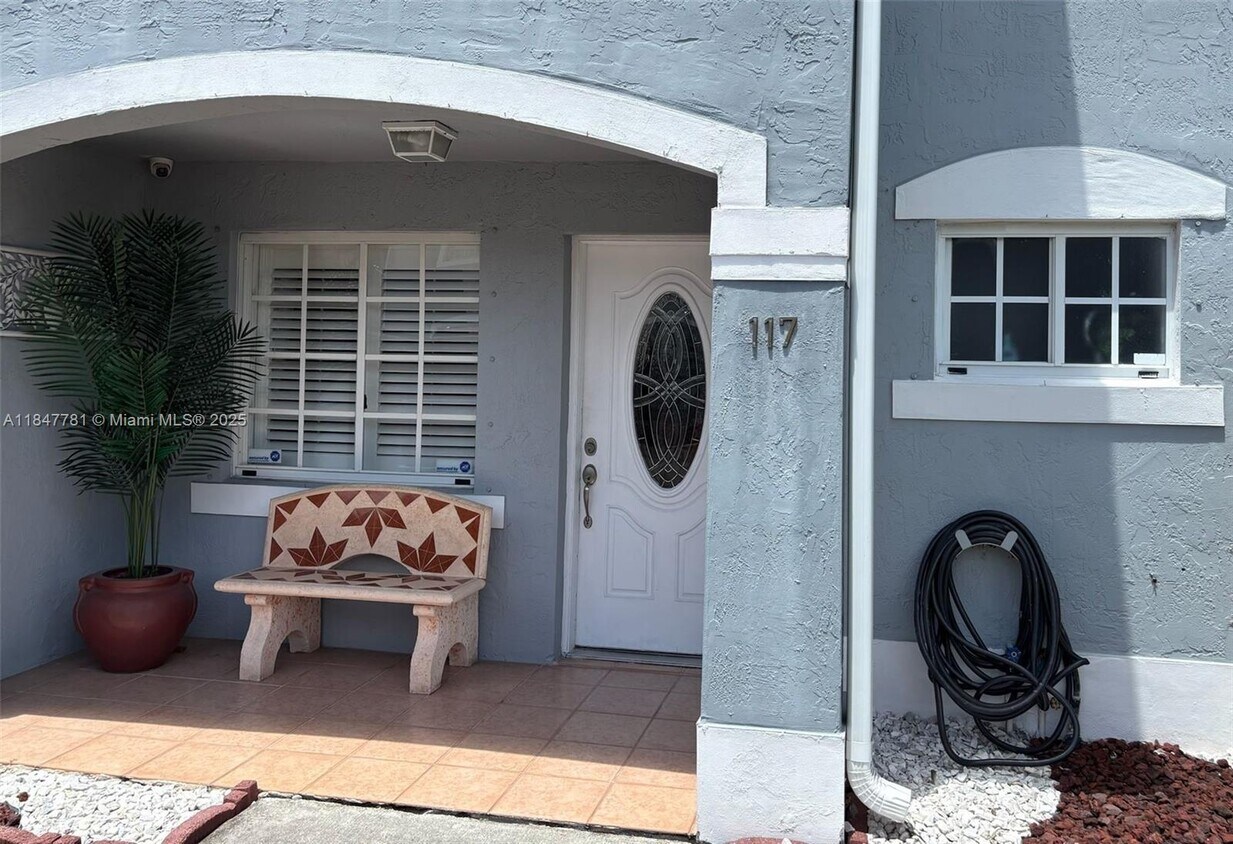 Foto principal - 2860 W 80th St