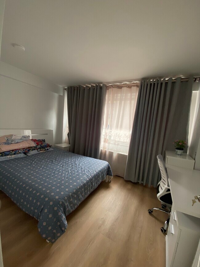 Foto del edificio - 321 E 48th St