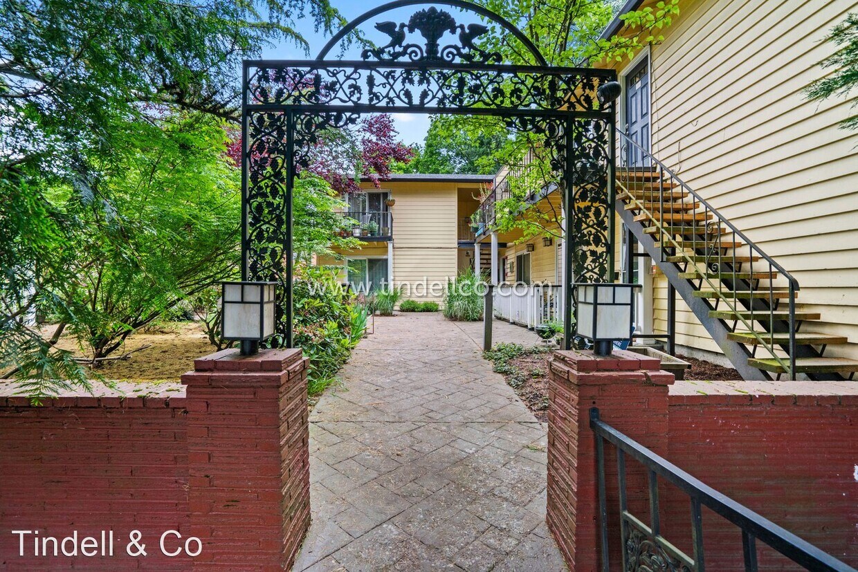 Primary Photo - 2 br, 1 bath House - 3531 SW Troy St #11