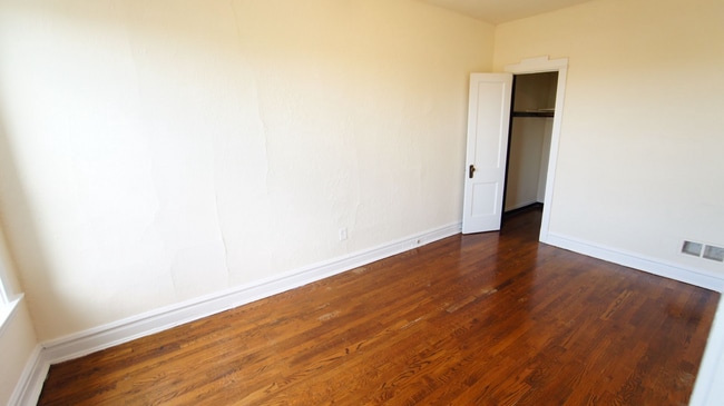 Foto del edificio - 2642 N Milwaukee Ave