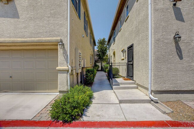 Foto del edificio - 3909 Sweet Pine St