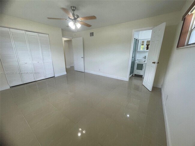 Building Photo - 12520 W Randall Park Dr
