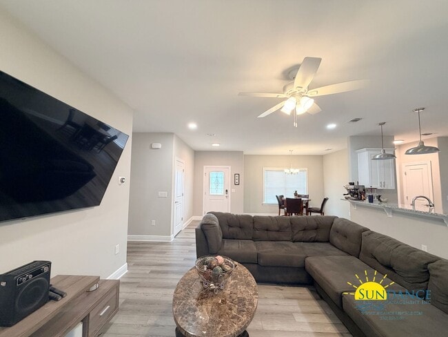 Building Photo - Modern 3-Bedroom Home in Gulf Breeze – Must See!