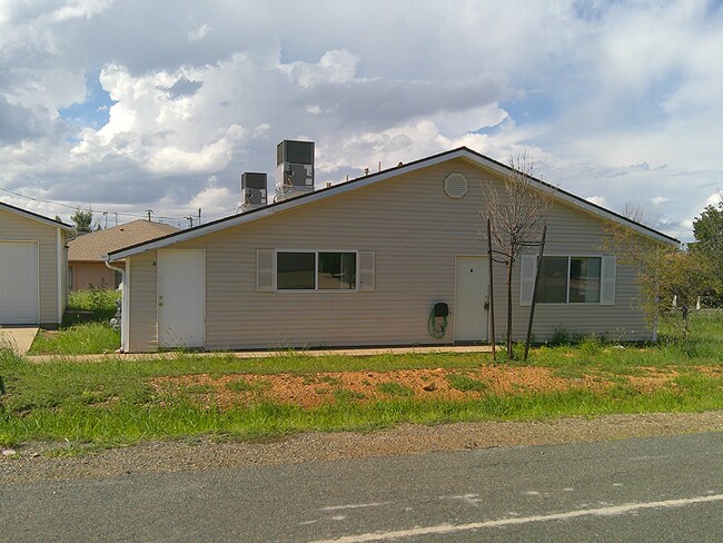 Building Photo - 3818 Vickie Ct