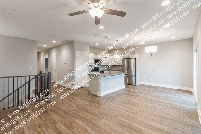 Foto del edificio - PRAIRIE TRAIL!! 4 Bed, 3 bath Home in Ankeny