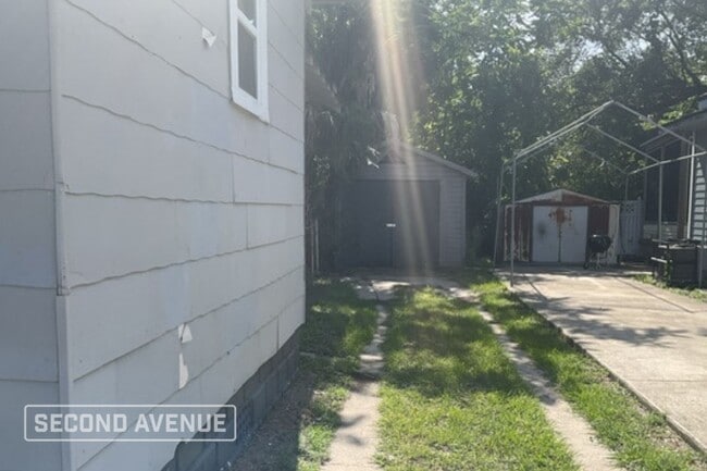 Building Photo - 723 Parker St