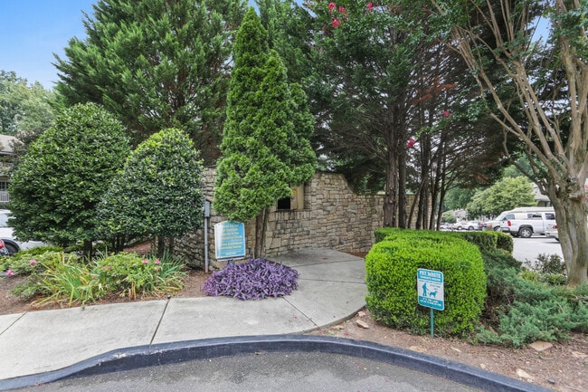 Building Photo - 3160 Seven Pines Ct