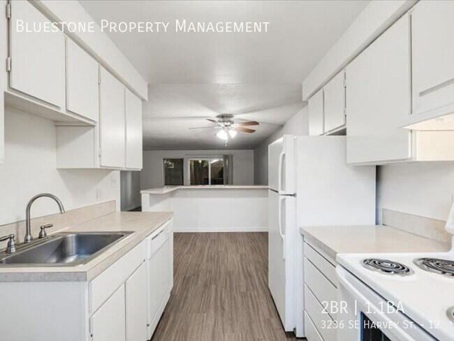 Building Photo - 3236 SE Harvey St