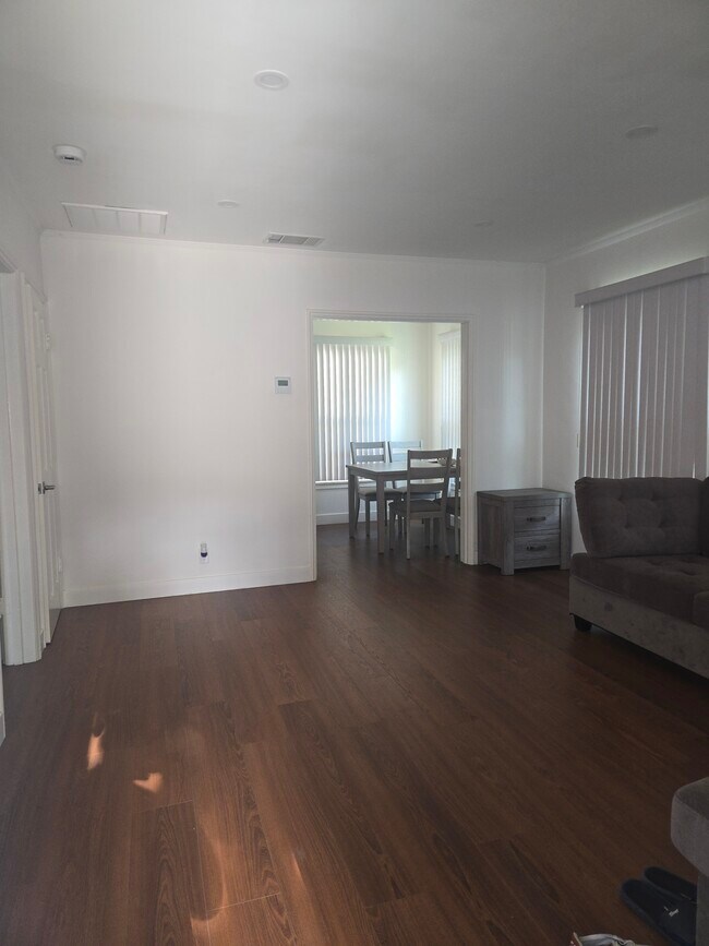 Foto del edificio - 1025 E Spazier Ave