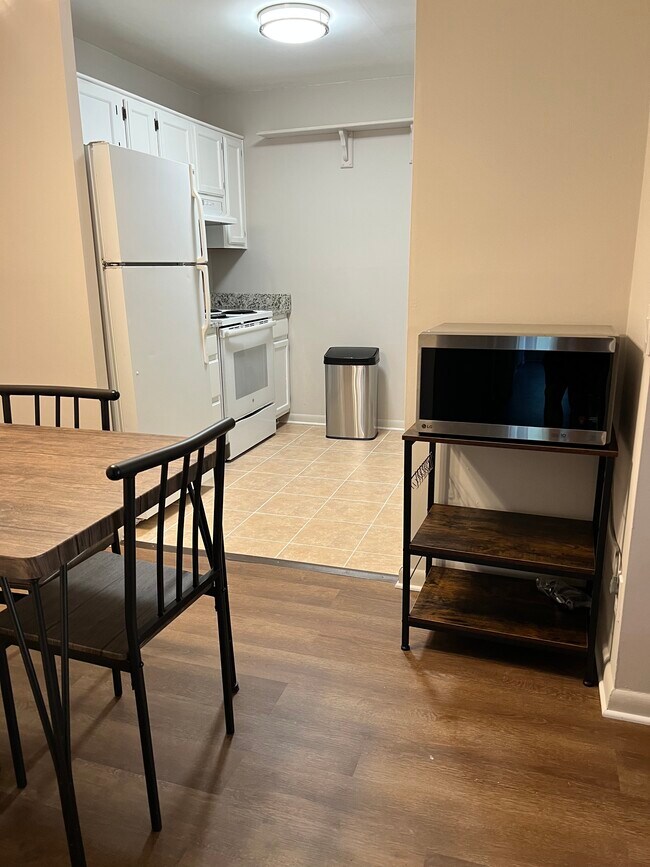 Building Photo - 3205 Heathstead Place