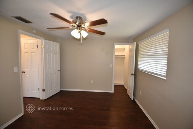 Foto del edificio - 4221 Newbury Dr