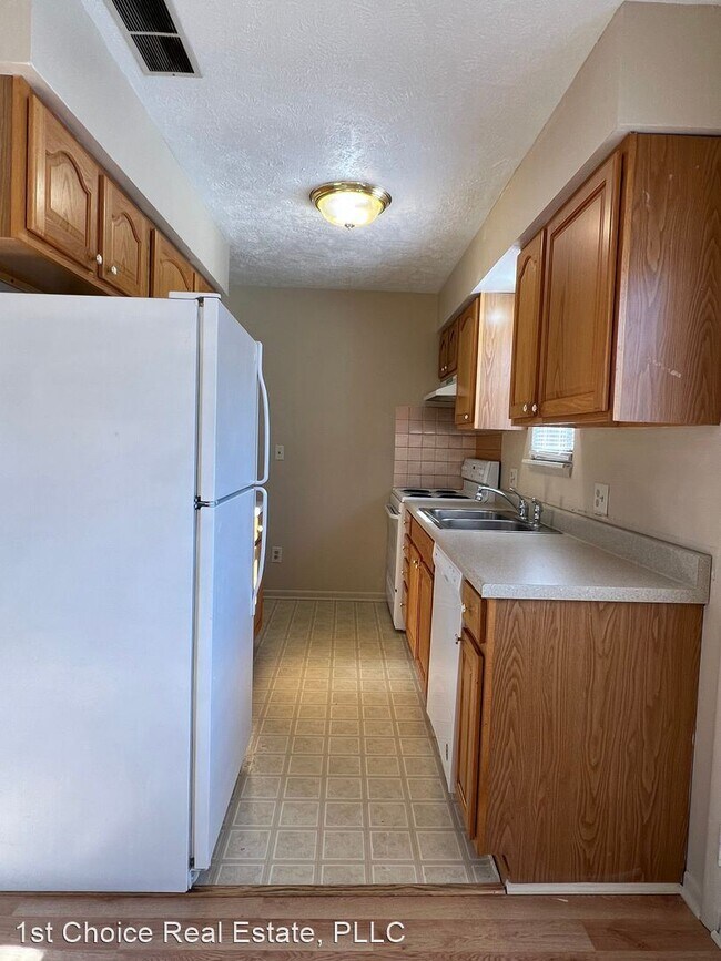Building Photo - 2 br, 1.5 bath House - 2189-C Meadowlawn