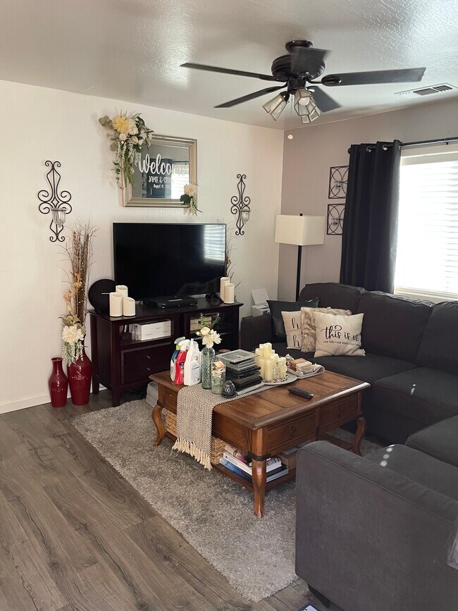 Front room - 824 Poverty Hill Dr