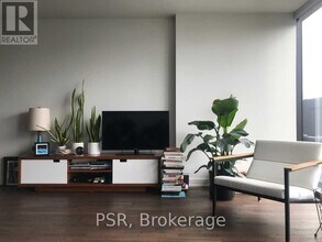 Building Photo - 625-629 King St W