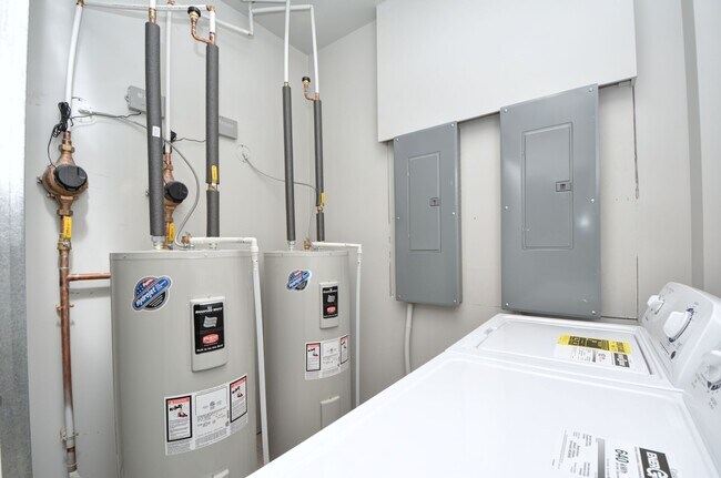 Building Photo - 8323-C-8388 88 Ave