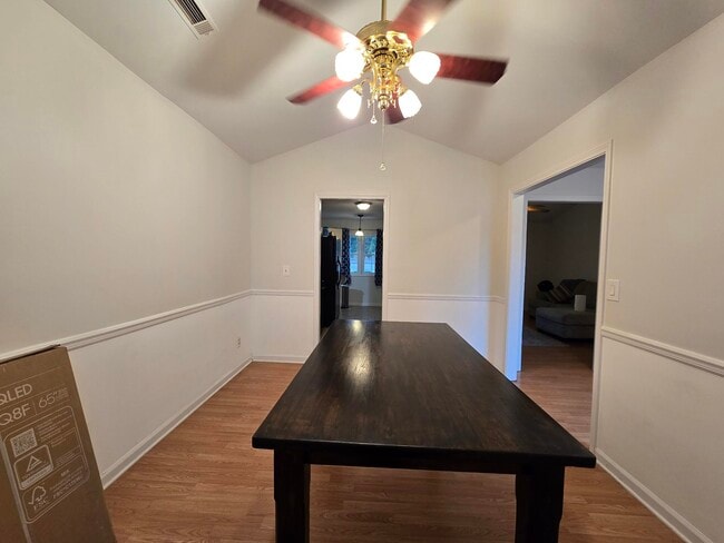 Foto del edificio - 5945 Lost Creek Dr