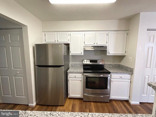 Foto del edificio - 504 Cromwell Ct