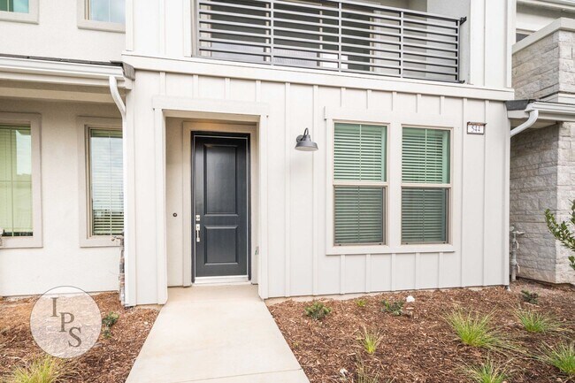 Building Photo - Brand New Modern Clovis Town Home, 3BR/2BA...