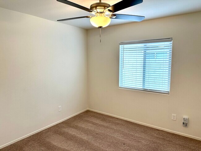 Foto del edificio - 1556 Demain Dr