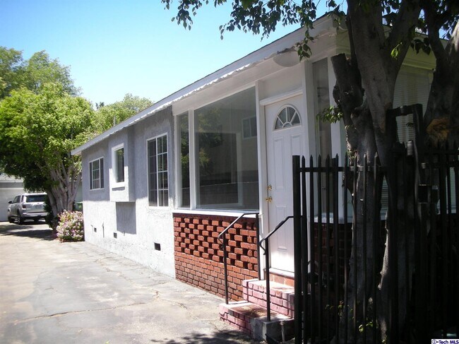 Building Photo - 6017 Whitsett Ave