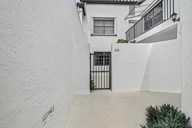 Foto del edificio - 6670 Villa Sonrisa Dr
