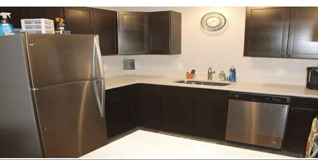 Foto del edificio - 84 Curtice St E