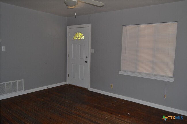 Building Photo - 709 Northside Dr