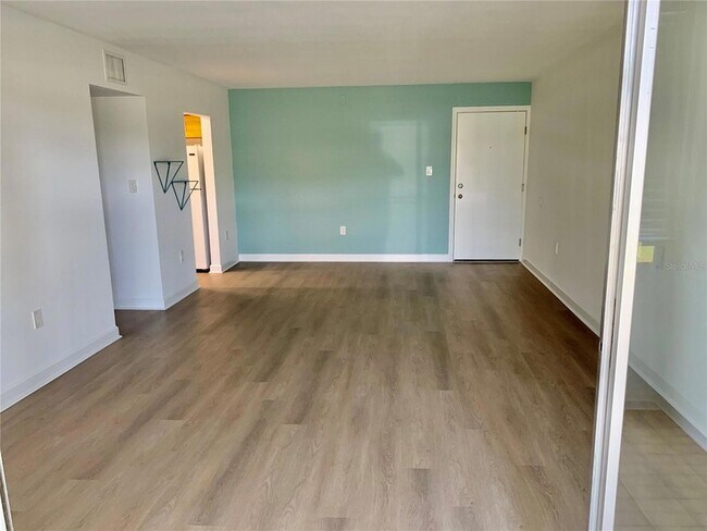 Foto del edificio - 21267 Gertrude Ave