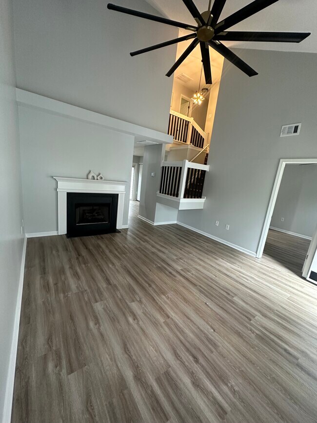 Building Photo - 12422 Bluestem Ln